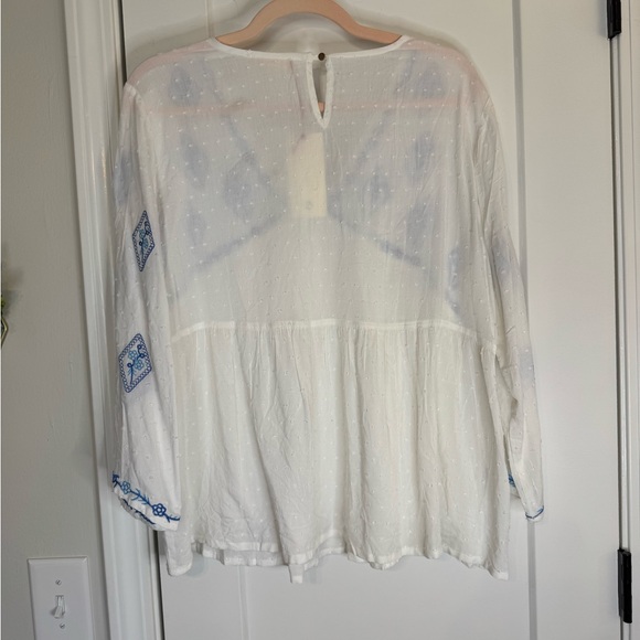Solitaire NWT White Embroidered 3/4!Sleeve Top - Picture 6 of 6